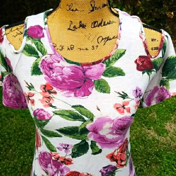 Floral Cold Shoulder Swing Top - Picture 9 of 16